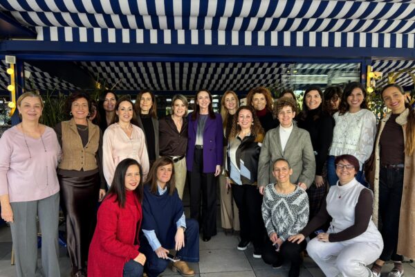 EVAP se reúne con Ángeles Solanes, quien presenta su candidatura al rectorado de la Universitat de València